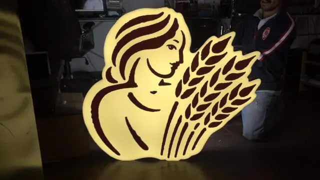 Channel letters, Golden Lady